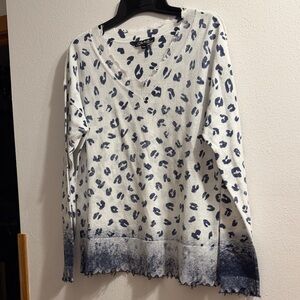 Charlies Navy and White Patterned Top Size Small